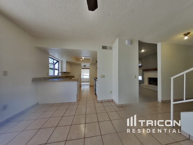 Building Photo - 6340 W Mercer Ln