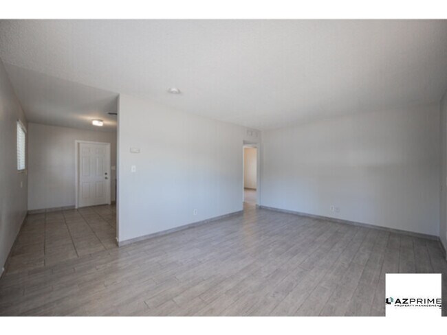 Foto del edificio - Discover this Beautifully updated 2/1 Apar...