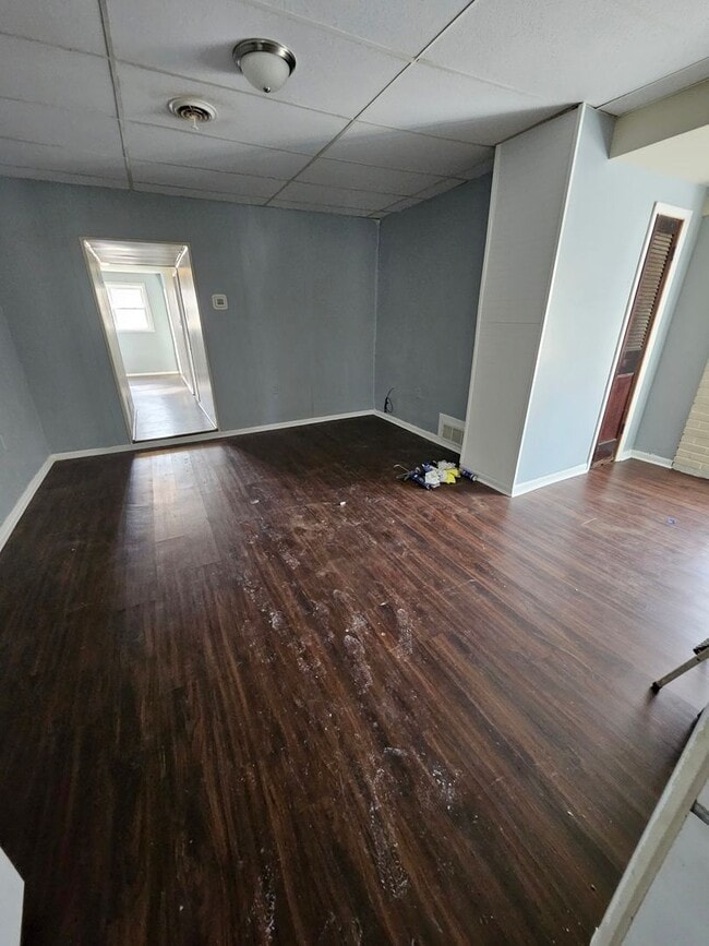 Foto del edificio - Upper 1 bedroom unit