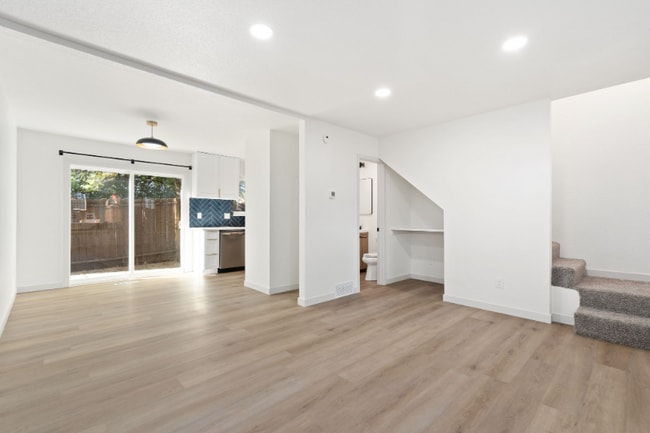 Building Photo - 1624 Banyan Dr