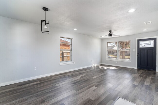 Building Photo - 2233 San Pablo Dr