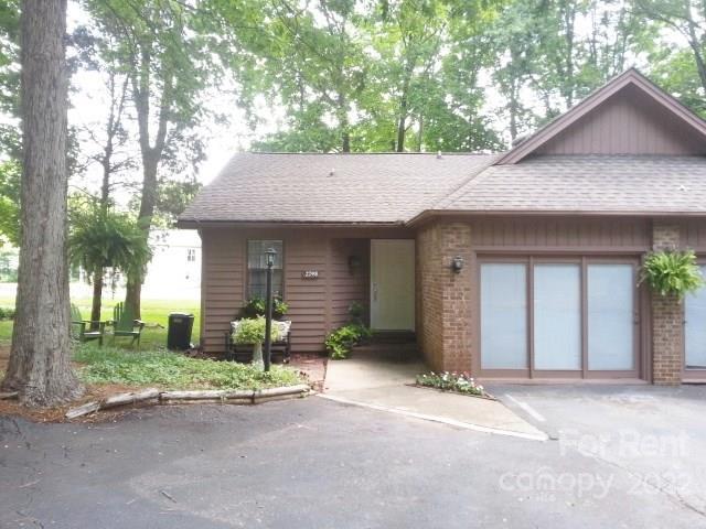 Primary Photo - 2798 Woodridge Dr