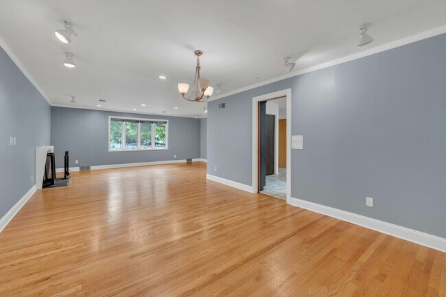 Foto del edificio - 370 Holland Ln