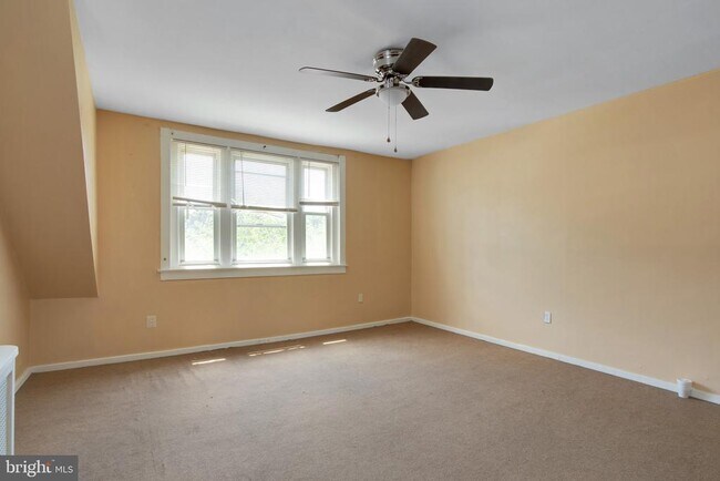 Foto del edificio - 4812 E Roosevelt Blvd