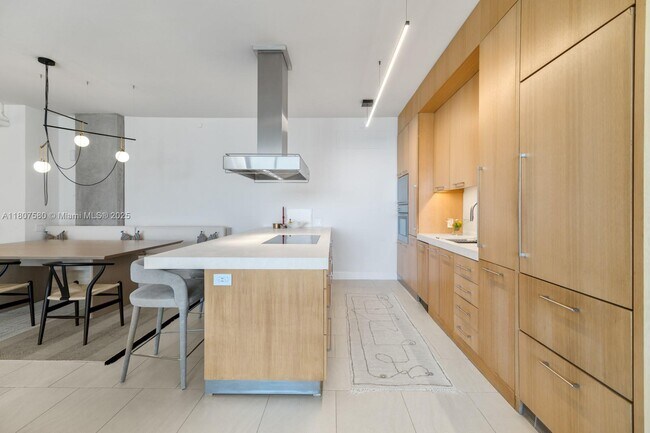Foto del edificio - 10205 Collins Ave