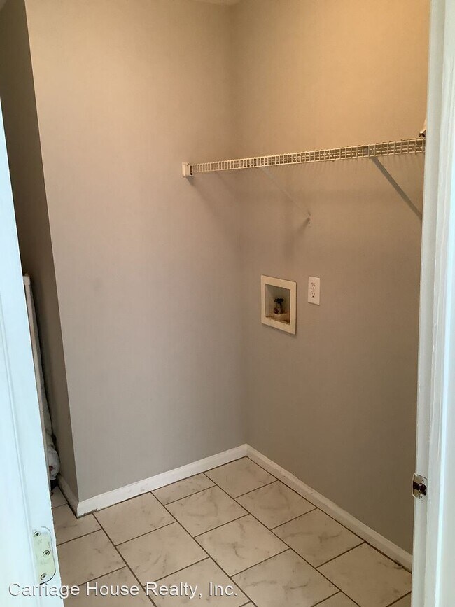 Building Photo - 4 br, 2 bath House - 127 Meadow Creek Dr