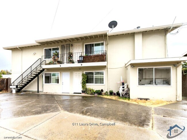 Foto del edificio - 611 Laura Dr