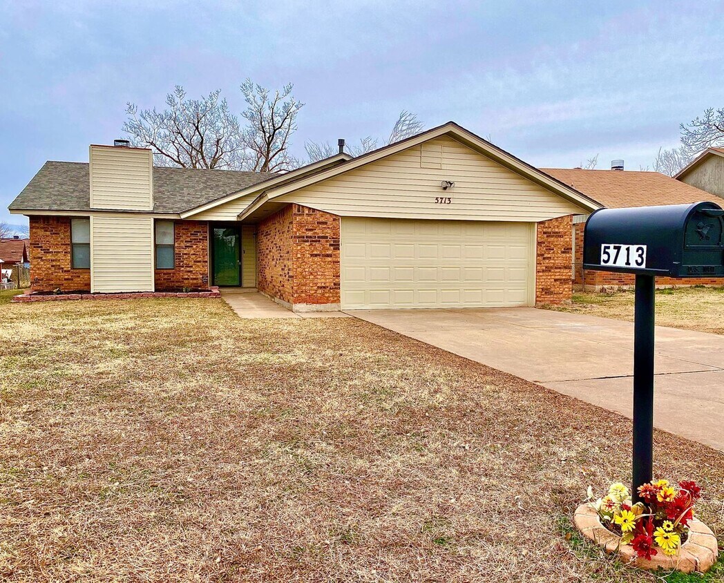 Newley Remodeled! Must See! 3 Bed 2 Bath! - Newley Remodeled!  Must See! 3 Bed 2 Bath!