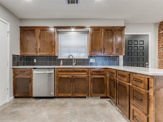 Foto del edificio - 2609 Brentwood Dr