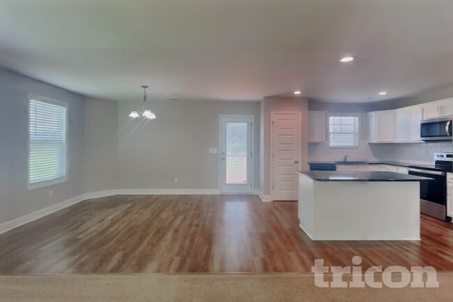 Building Photo - 85 Arrow Ln