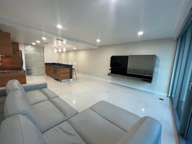 Foto del edificio - 2950 NE 188th St