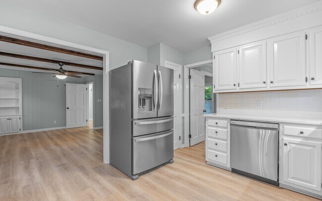 Building Photo - 631 Luray Terrace
