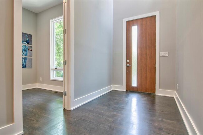 Foto del edificio - 1247 Mayfair Dr NE