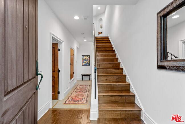 Foto del edificio - 1619 Artesia Blvd