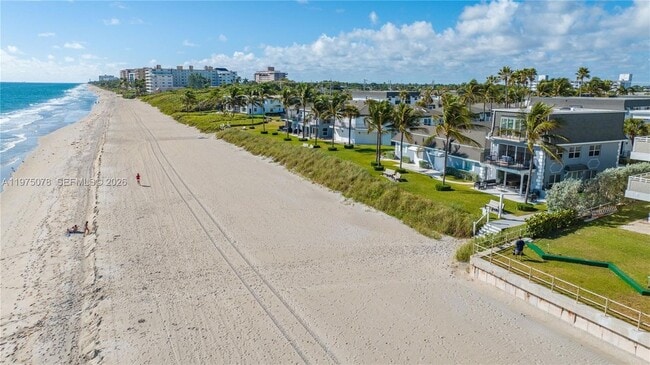 Building Photo - 1194 Hillsboro Mile Unit 1