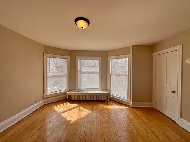 Building Photo - 2216 E Ivanhoe Pl