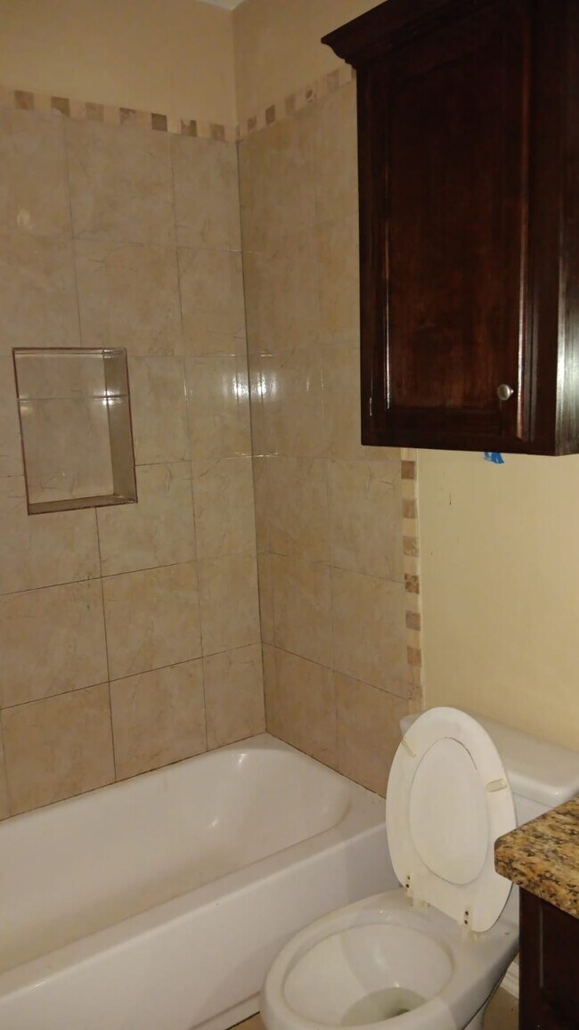 Foto del edificio - 108 N Linares St