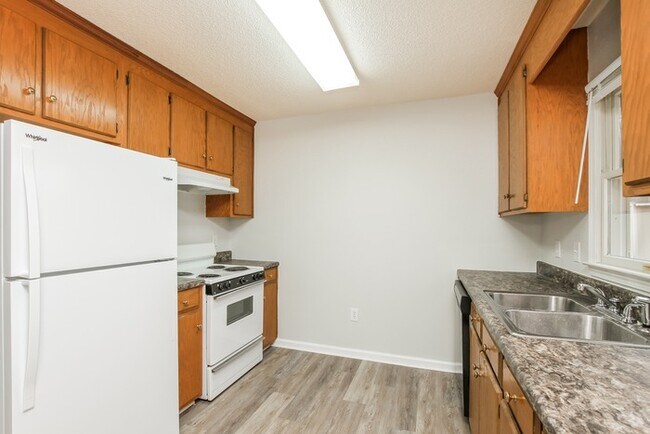 Building Photo - Embrace Convenience on Easy Street