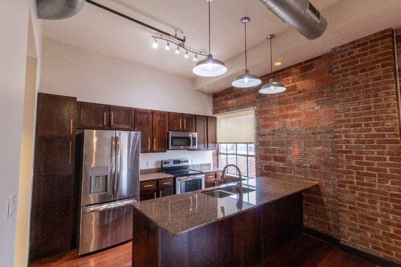 Primary Photo - 107 N Detroit Ave