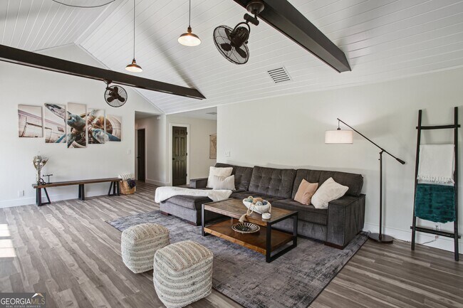 Building Photo - 120 Red Fox Run