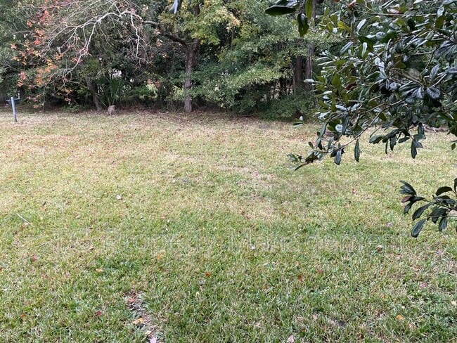 Building Photo - 5205 Hollycrest Dr