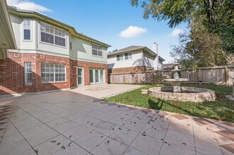 Building Photo - 2431 Parkwood Ln