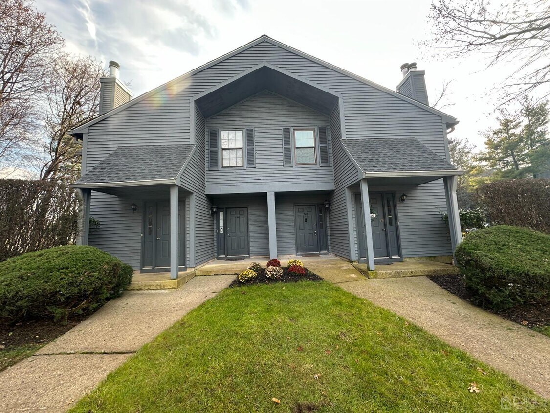 203 Woodhaven Dr, Edison, NJ 08817 Condo for Rent in Edison, NJ