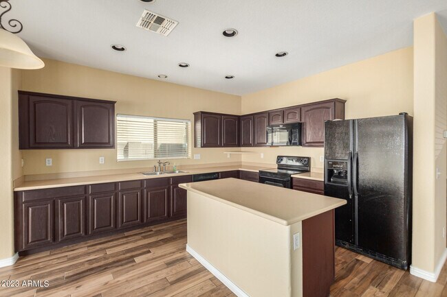 Foto del edificio - 18378 W Dawn Dr