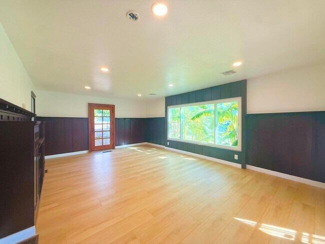 Building Photo - Charming Beach Cottage Just 7 Blocks to Ocean Beach with Private Yard & Garage
