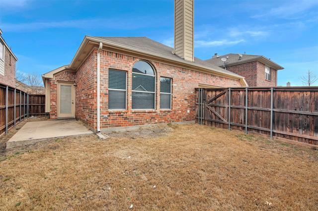 Foto del edificio - 9205 Regal Oaks Dr