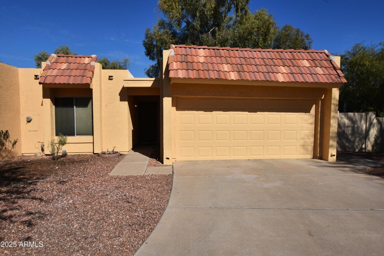 Primary Photo - 5301 S Mitchell Dr