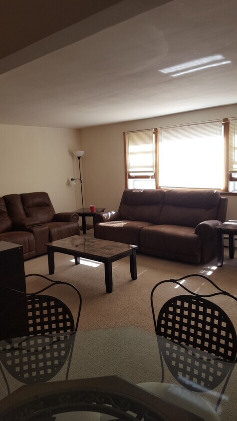 Foto del edificio - 8658 W Summerdale Ave