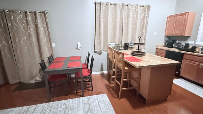 Foto del edificio - 15332 Ashworth Ave N