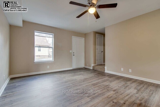 Foto del edificio - 2BD 1-1/2BA updated townhome, steps from MTSU! washer and dryer included!