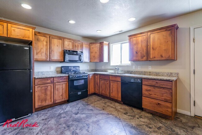 Building Photo - 3 Bedroom Townhome with Move-In Special – ...