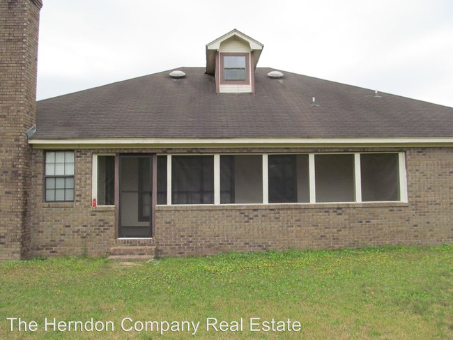 Building Photo - 4 br, 3.5 bath House - 705 E. Main Street