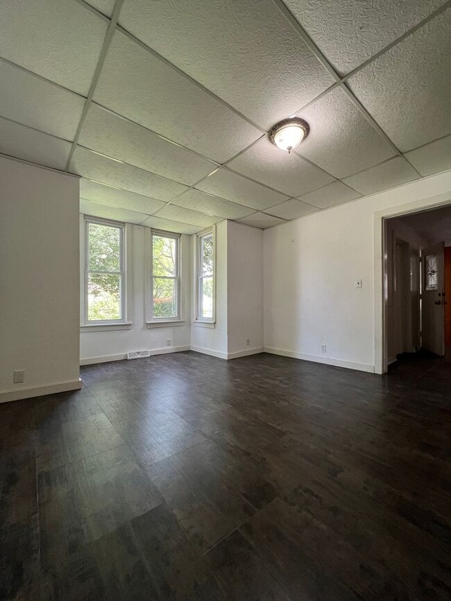 Building Photo - 824 Johnson St