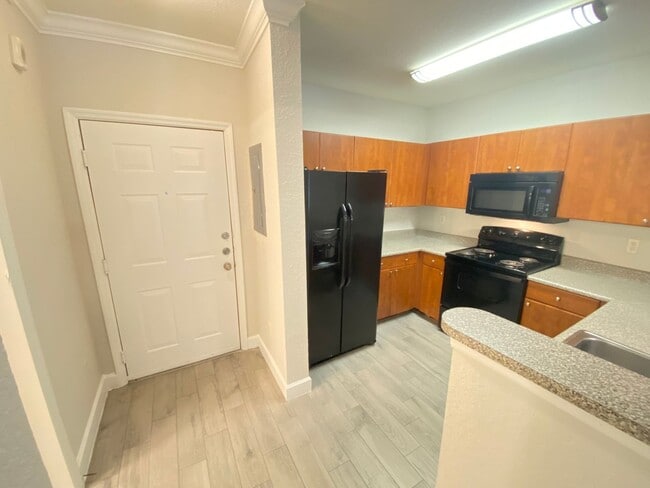 Building Photo - Downtown stunner! 1-Bed / 1-Bath in the Gr...