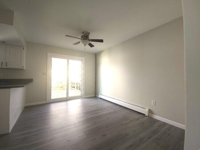 Building Photo - 422 Fox Cir