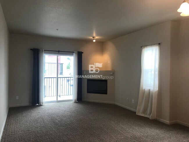 Building Photo - Beautiful NW Portland Condo Located in Tim...