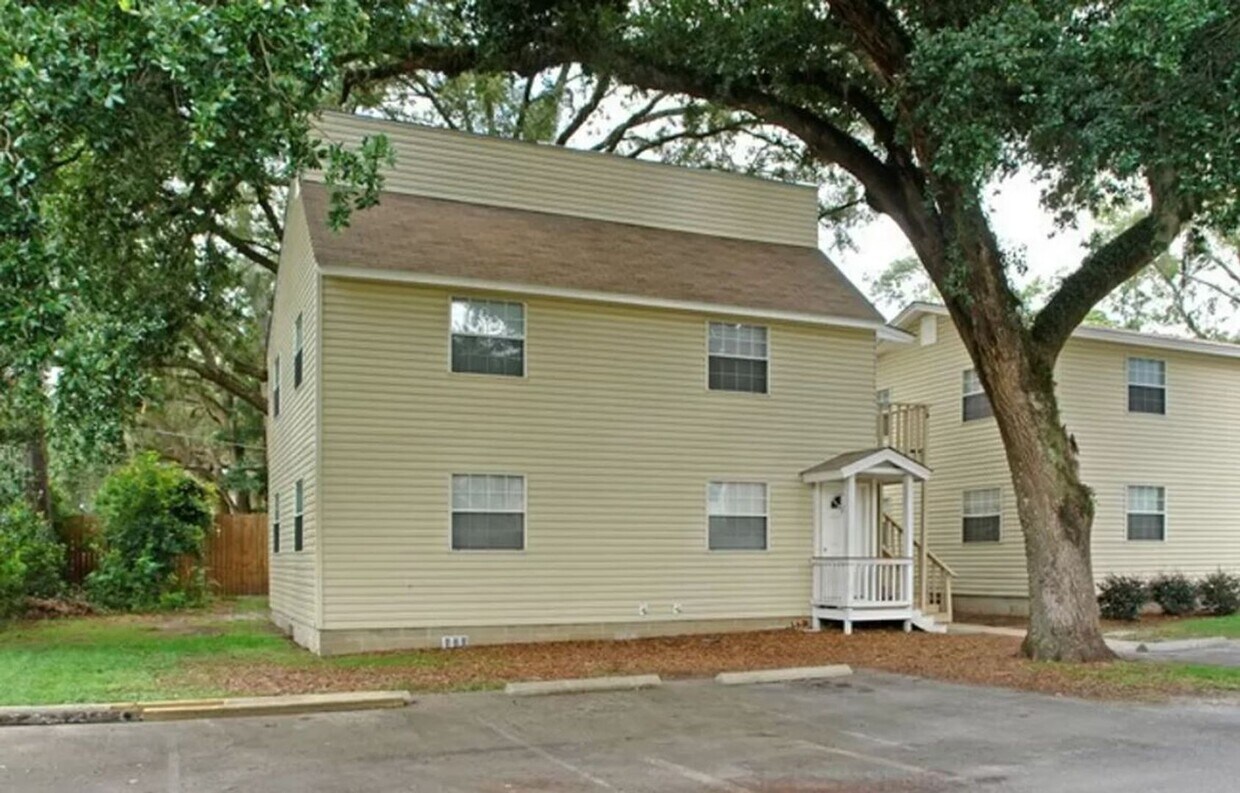 502 McKeithan Ct Unit 8B, Tallahassee, FL 32304 Room for Rent in