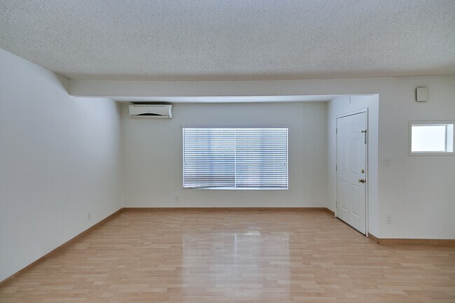 Foto del edificio - 2656 Fairway Ave