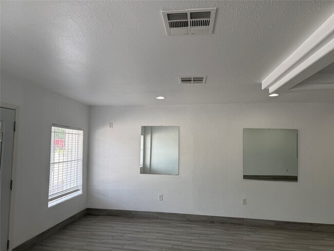 Building Photo - 7424 Lindencrest St