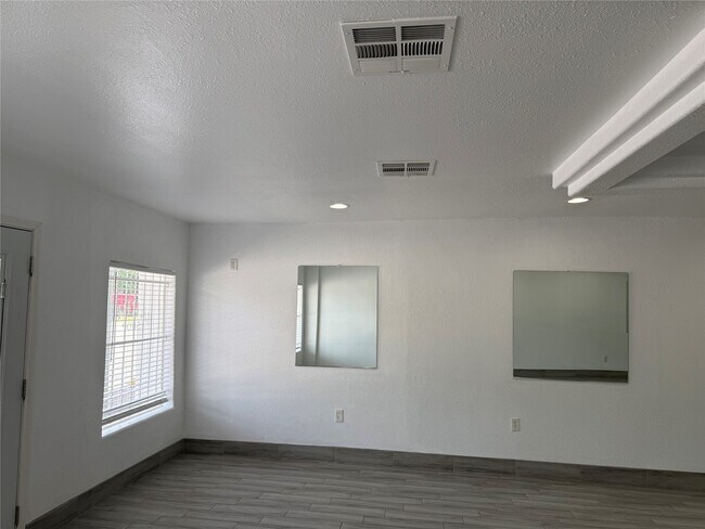Foto del edificio - 7424 Lindencrest St
