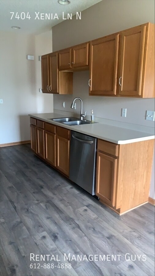 Building Photo - Beautiful 3 Bedroom Townhome in Quiet Area!