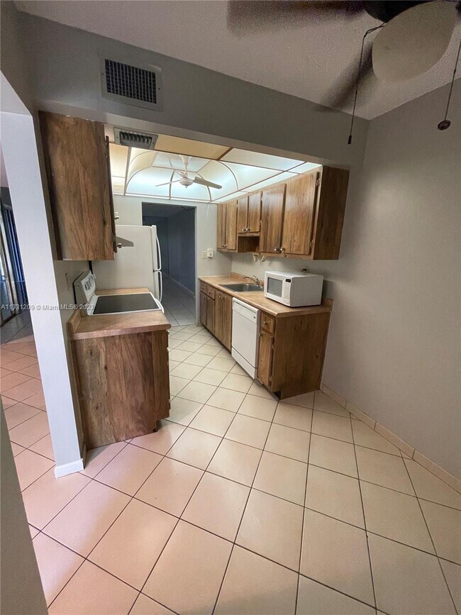 Foto del edificio - 3341 NW 47th Terrace