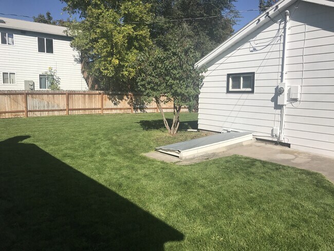 Building Photo - Great 2 Bed, 1 Bath! Centrally Located!