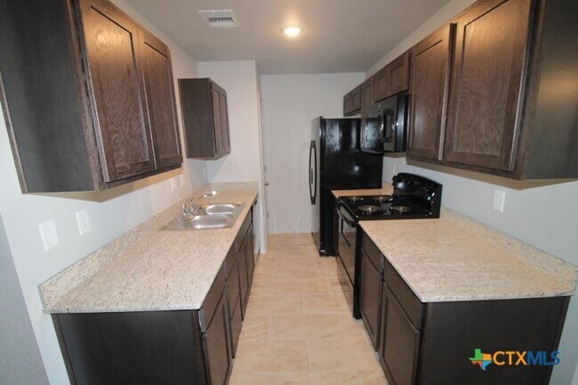 Foto del edificio - 131 Cameron Dr