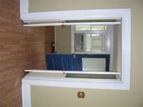 Building Photo - 112 N Hager Ave