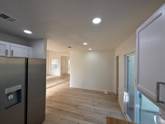 Building Photo - 3305 Paragon Dr